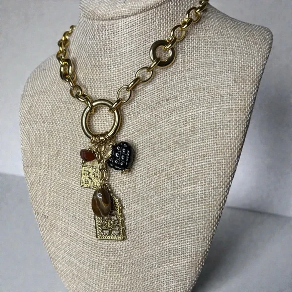 18k Gold Plated Pendant Necklace - Picture 3 of 5